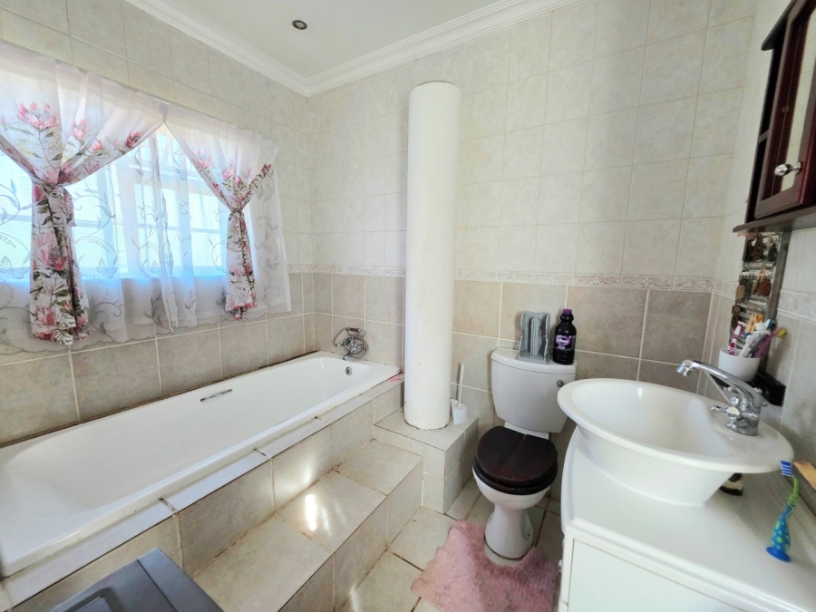 3 Bedroom Property for Sale in Universitas Free State